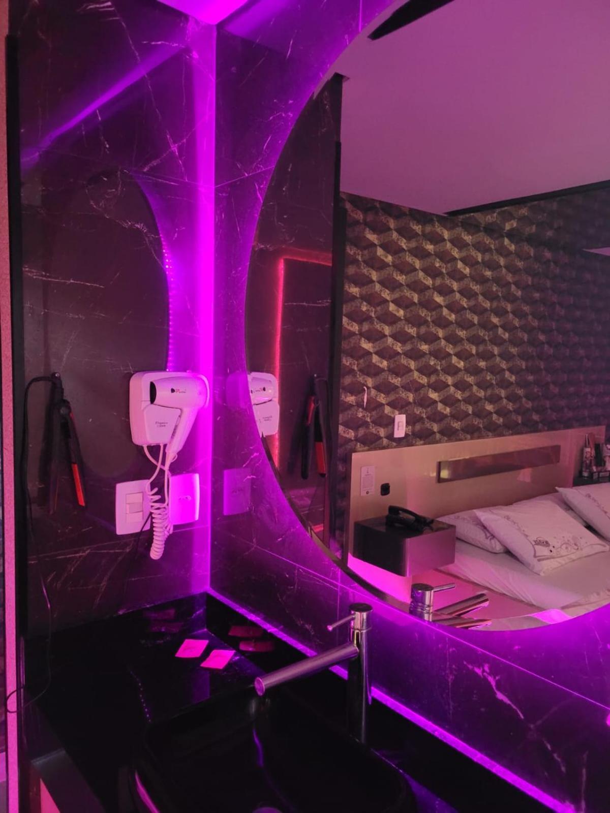 Love hotel Deslize *