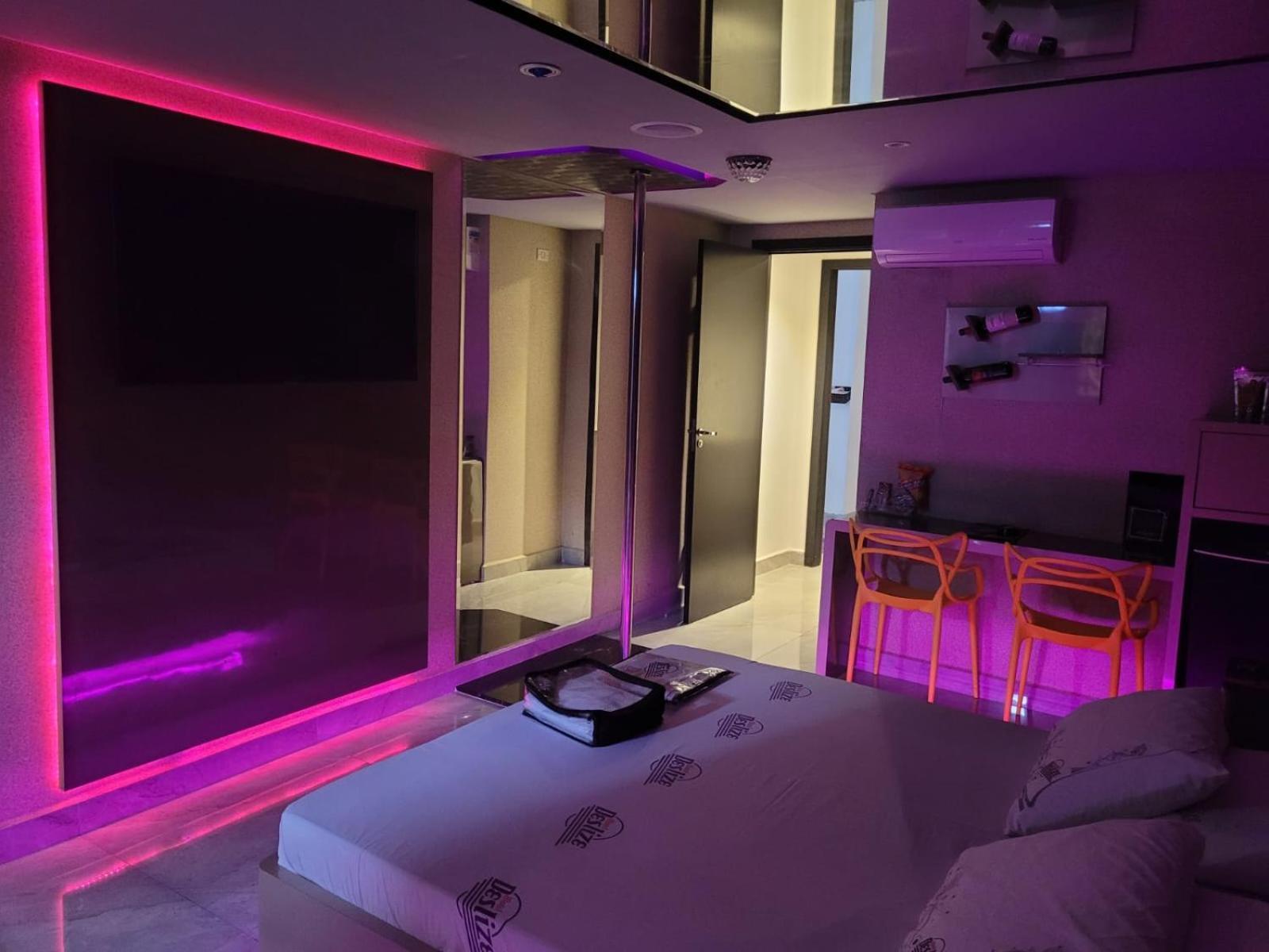 Love hotel Deslize *